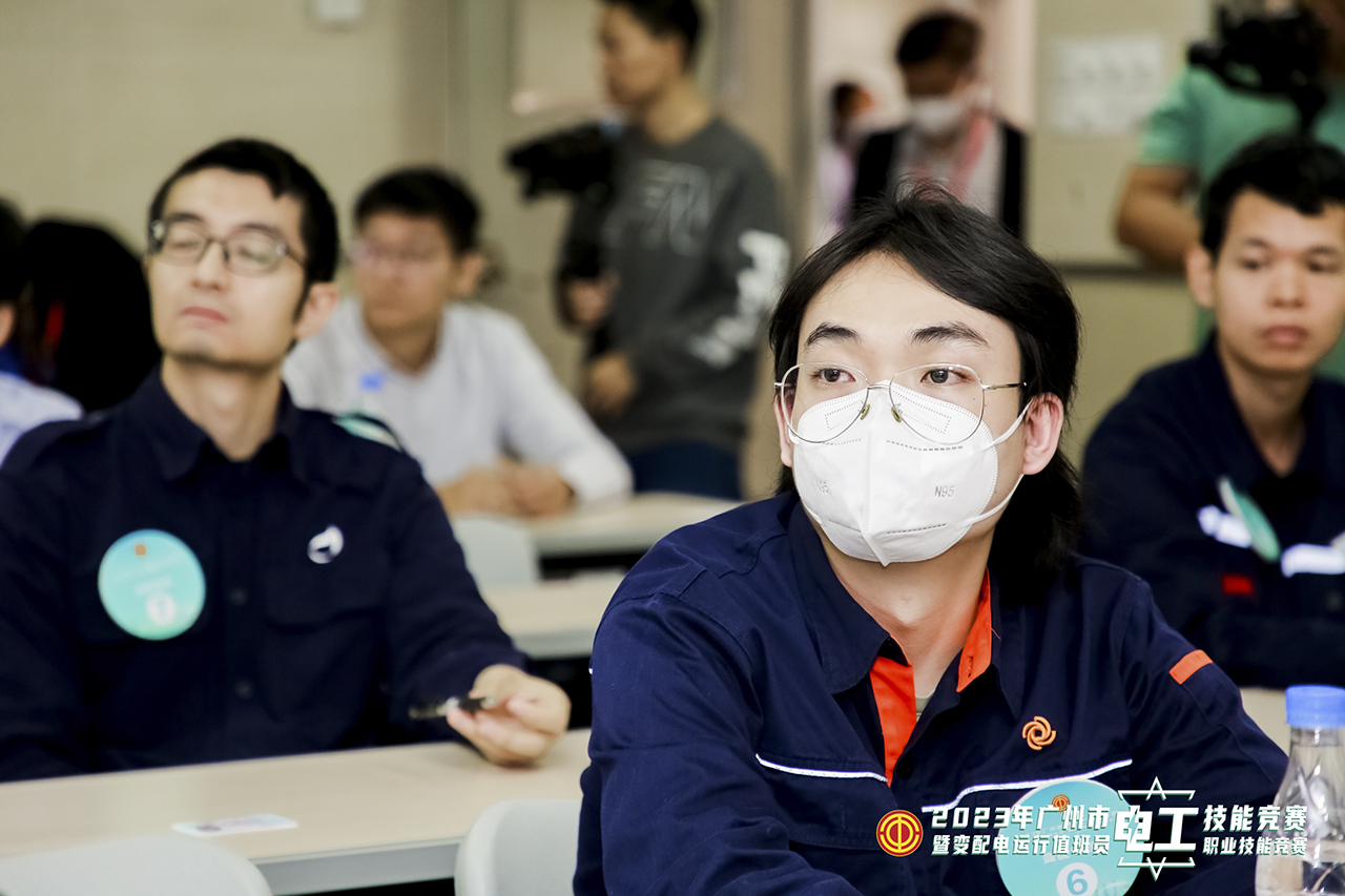 谢光胤候考中.JPG