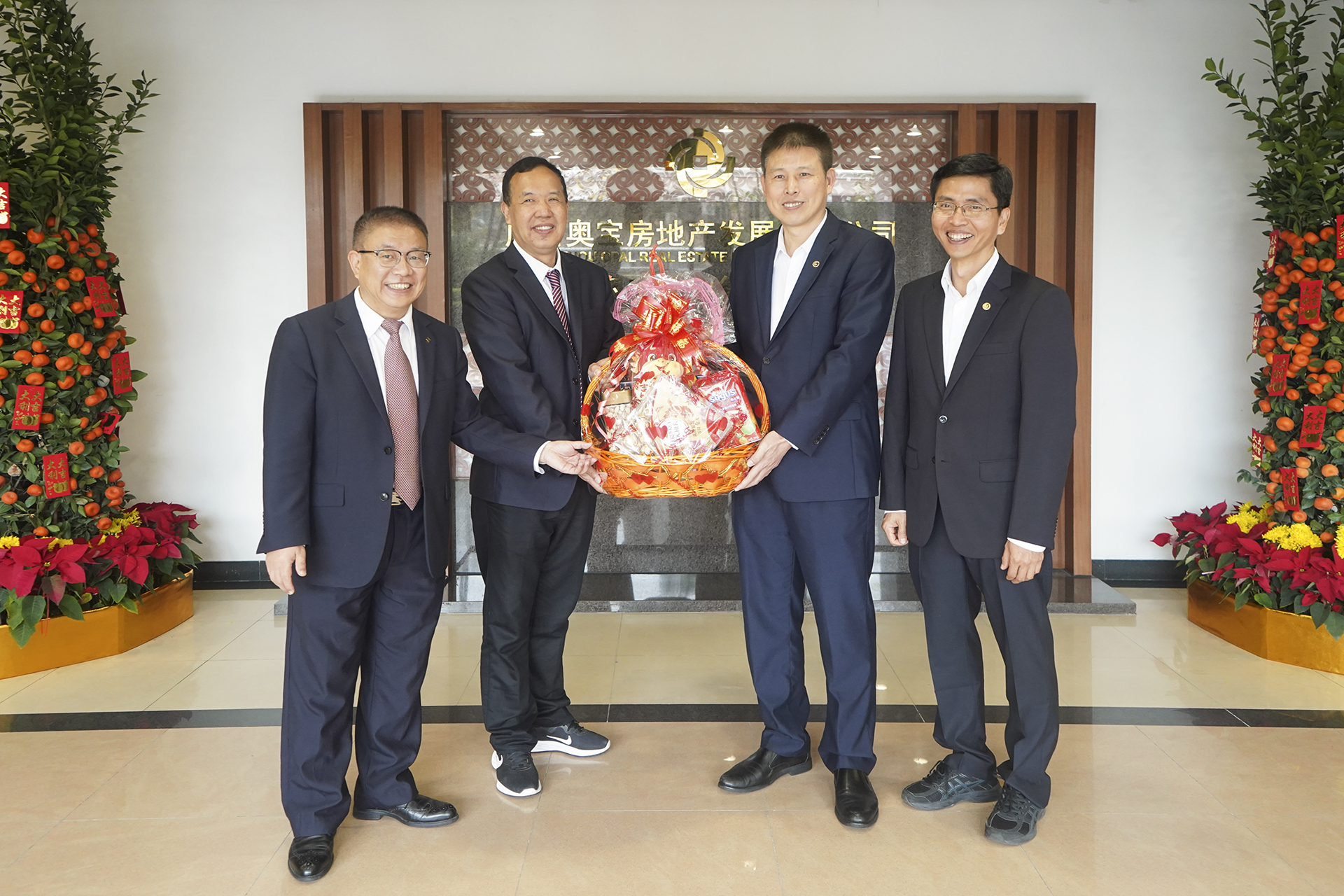 广州轻工集团新春慰问奥宝公司3.jpg