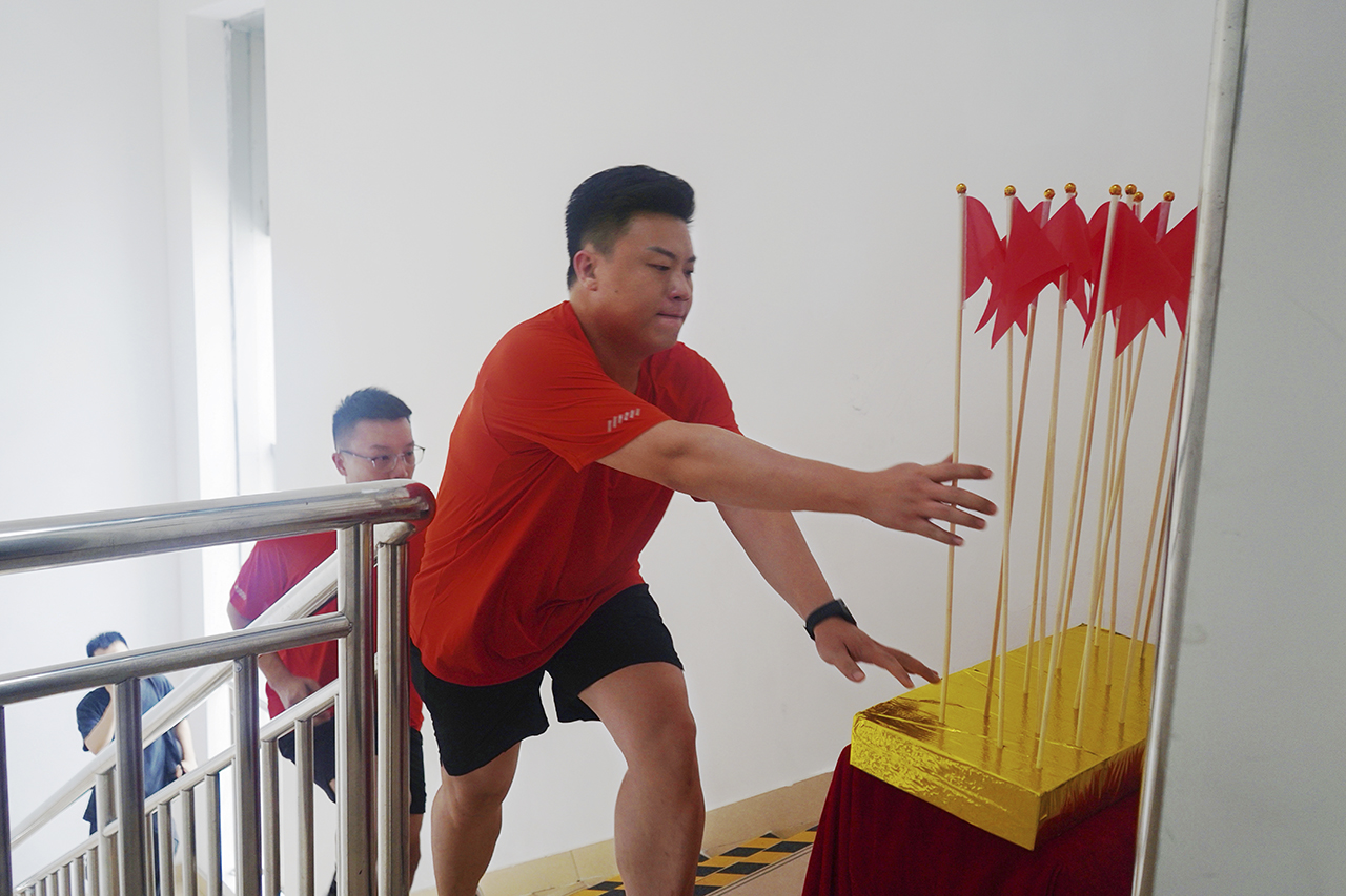 拔旗.jpg